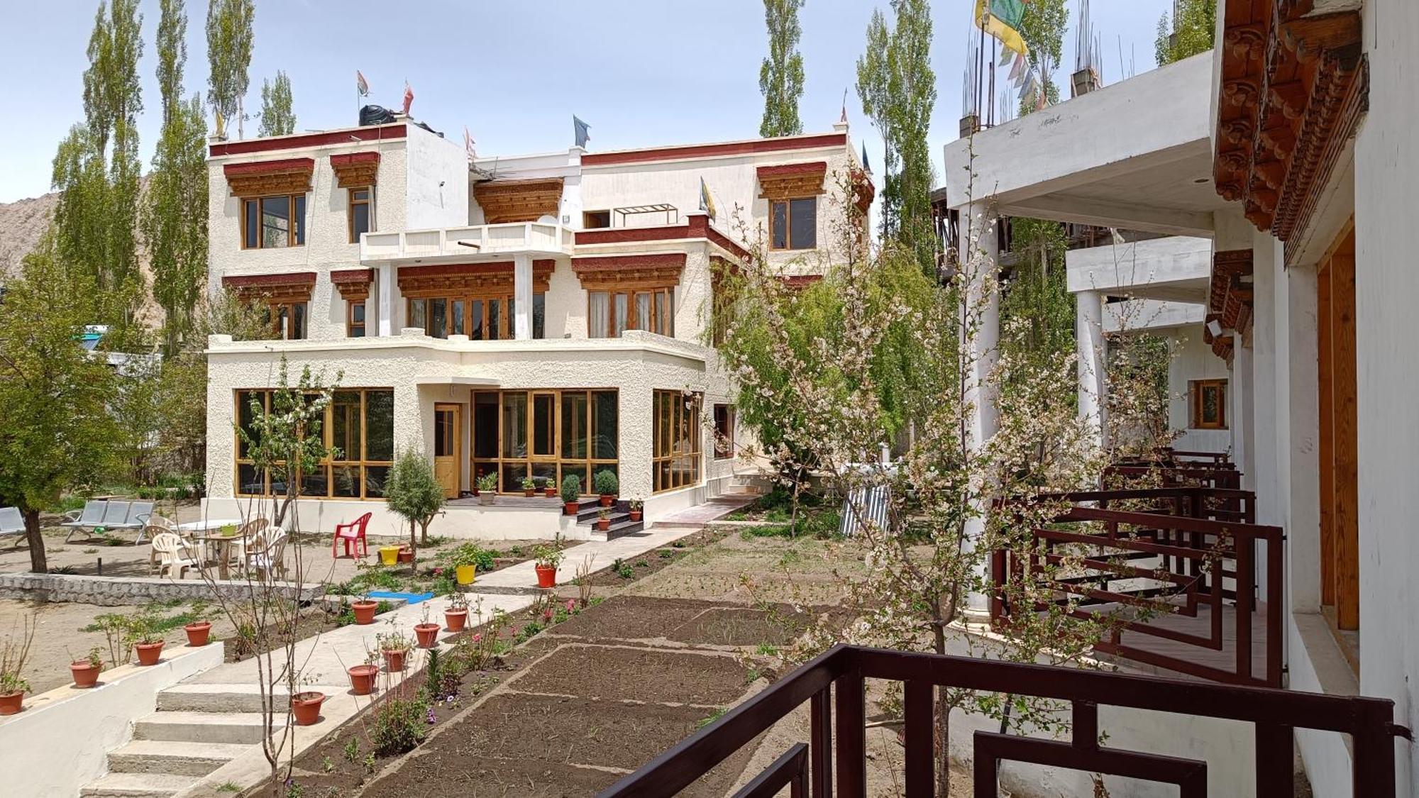 Niri-La Guest House Leh Bagian luar foto